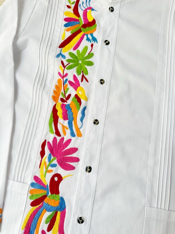 Guayabera Blanca de Manta Talla Mediana - Imagen 2