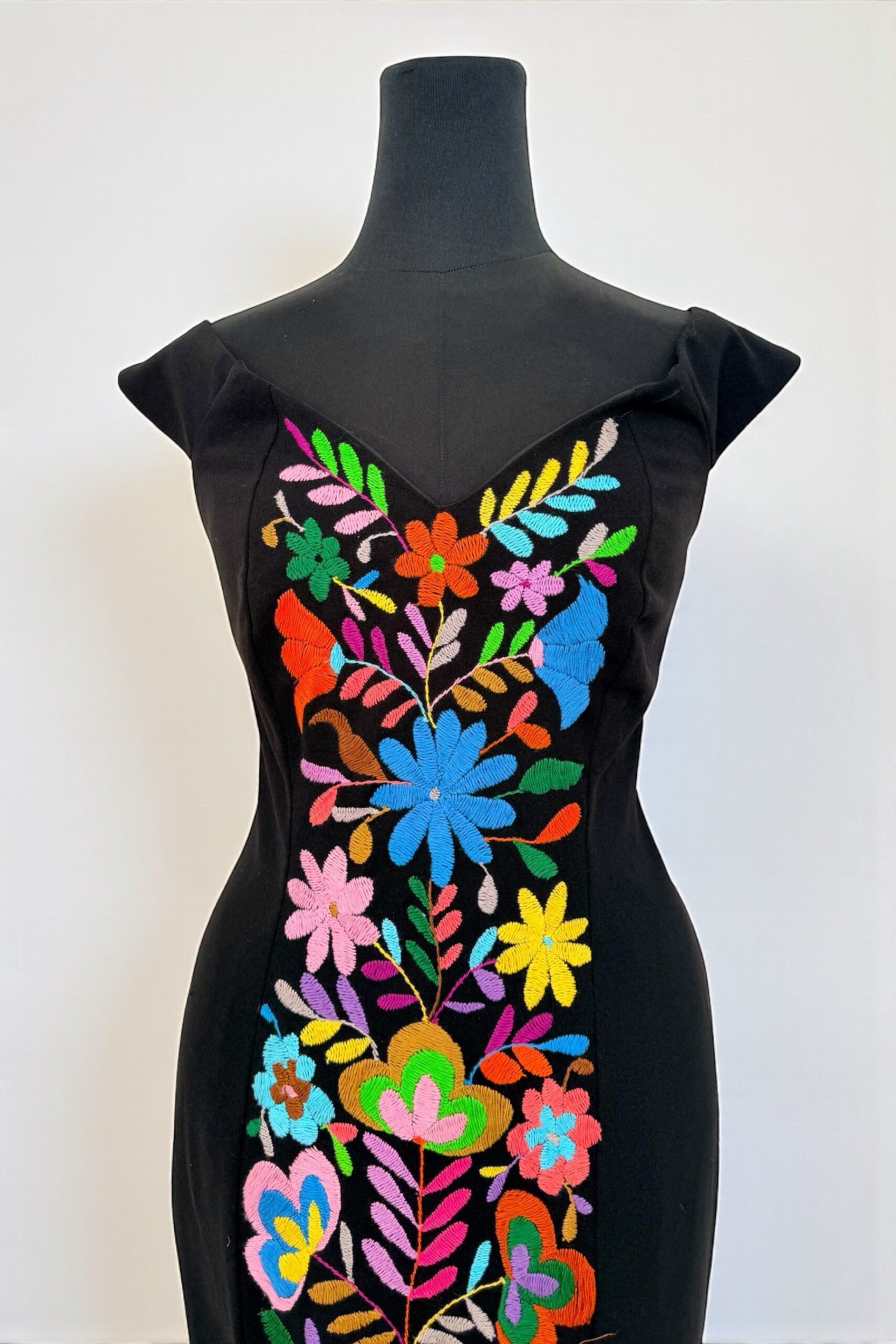 Vestido Negro Talla Grande - Imagen 2