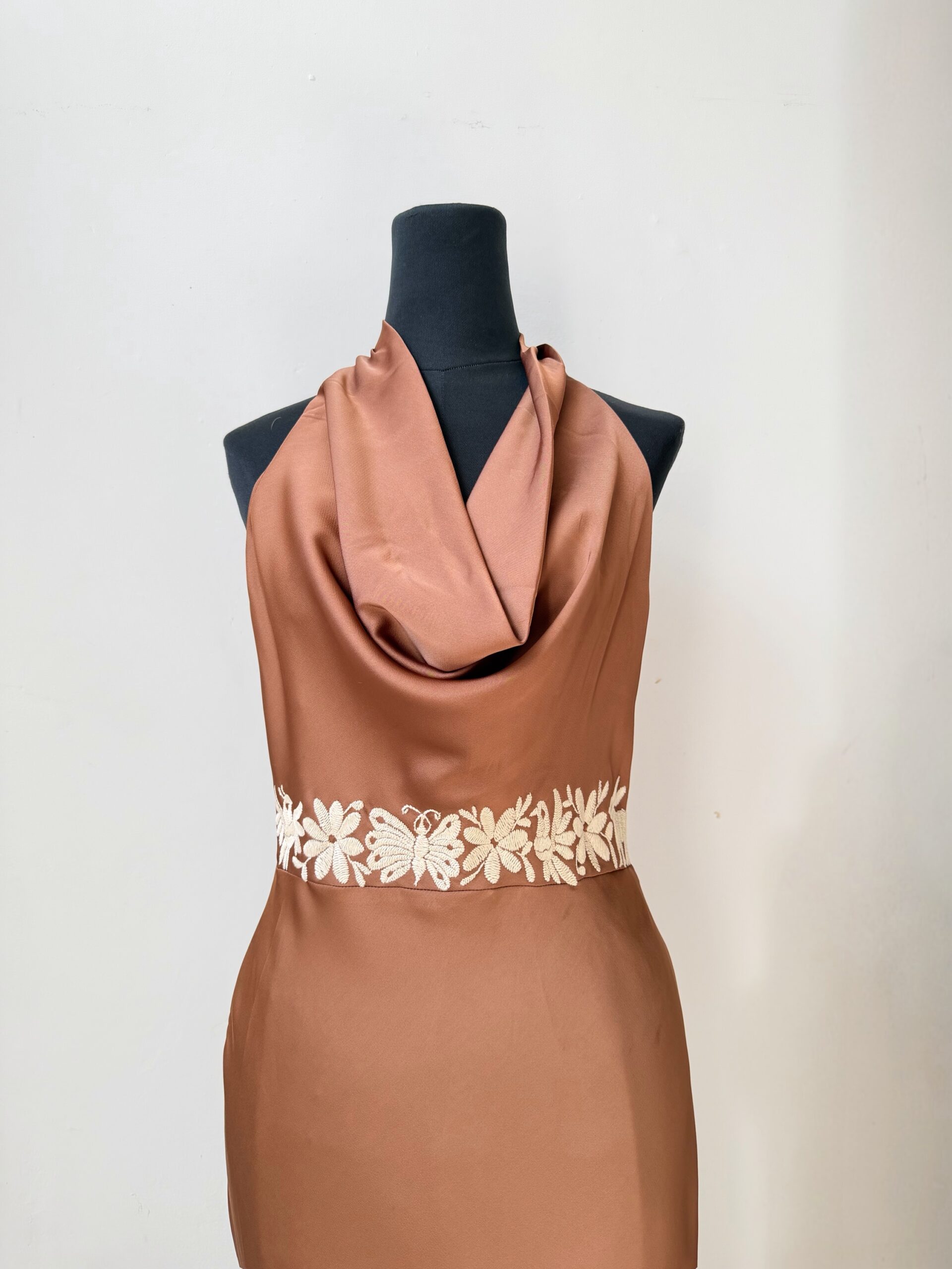 Vestido Satinado Talla Grande - Imagen 2